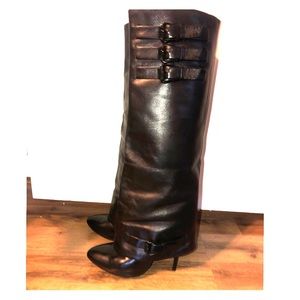 Beautiful Giuseppe zanotti food over boot